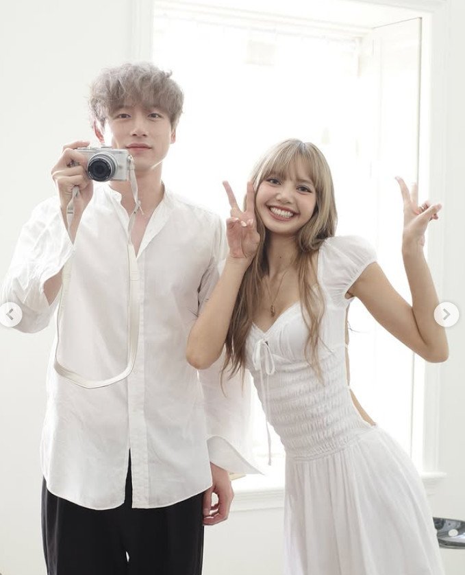 리사, 재벌 2세 남친이 질투할라…日 배우와 침대 위 포옹 [N샷]