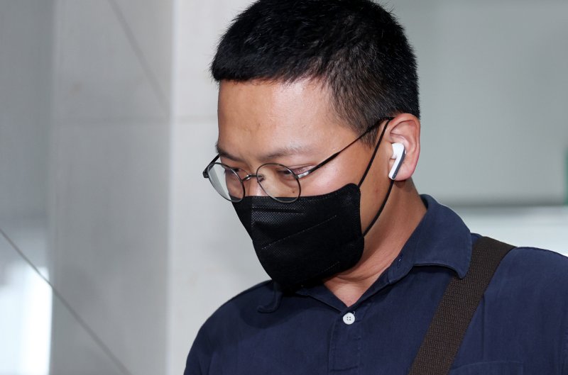 [서울=뉴시스] 김진아 기자 = 염보현 군검사(육군 소령)가 지난 13일 서울 서초구 순직해병 특검 사무실에 피의자 신분으로 출석하고 있다. 2025.08.13. bluesoda@newsis.com