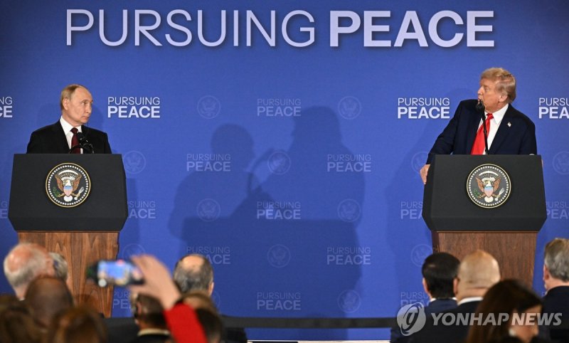 회담 후 기자회견하는 트럼프-푸틴 대통령 (출처=연합뉴스)