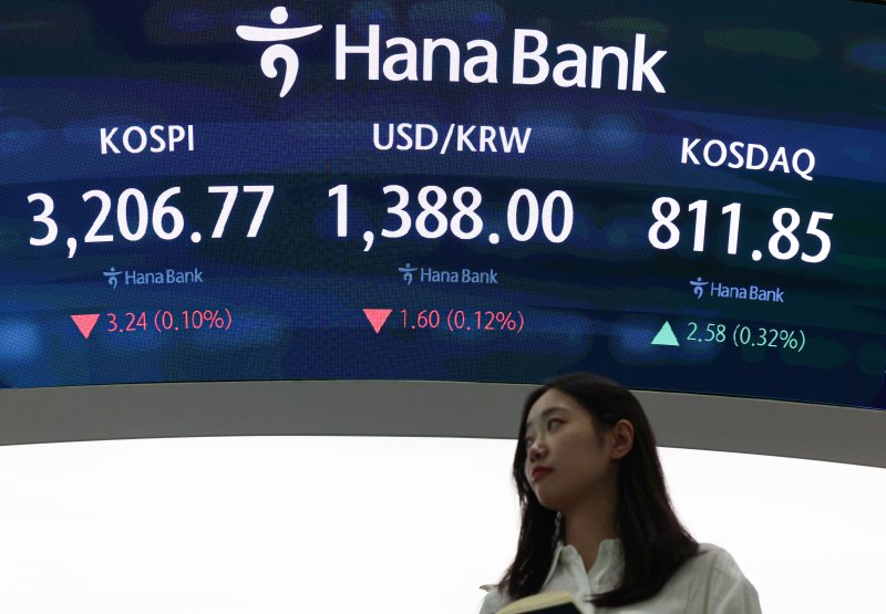 [서울=뉴시스] 올해 상반기 우리나라 주요 시중은행 직원들의 평균 안전 바카라사이트가 역대 최고 수준을 기록했다. 사진은 기사 내용과 무관. 2025.08.16