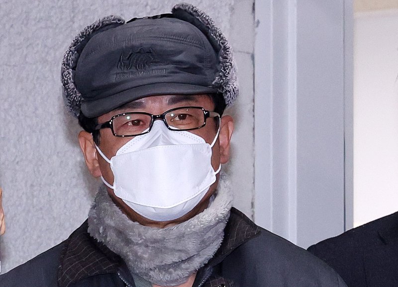 12·3 비상계엄 사태를 사전에 모의한 혐의를 받는 노상원 전 정보안전한 바카라사이트 산타카지노이 24일 서울 은평구 서부경찰서에서 검찰로 송치되고 있다. 2024.12.24/뉴스1 ⓒ News1 박지혜 기자