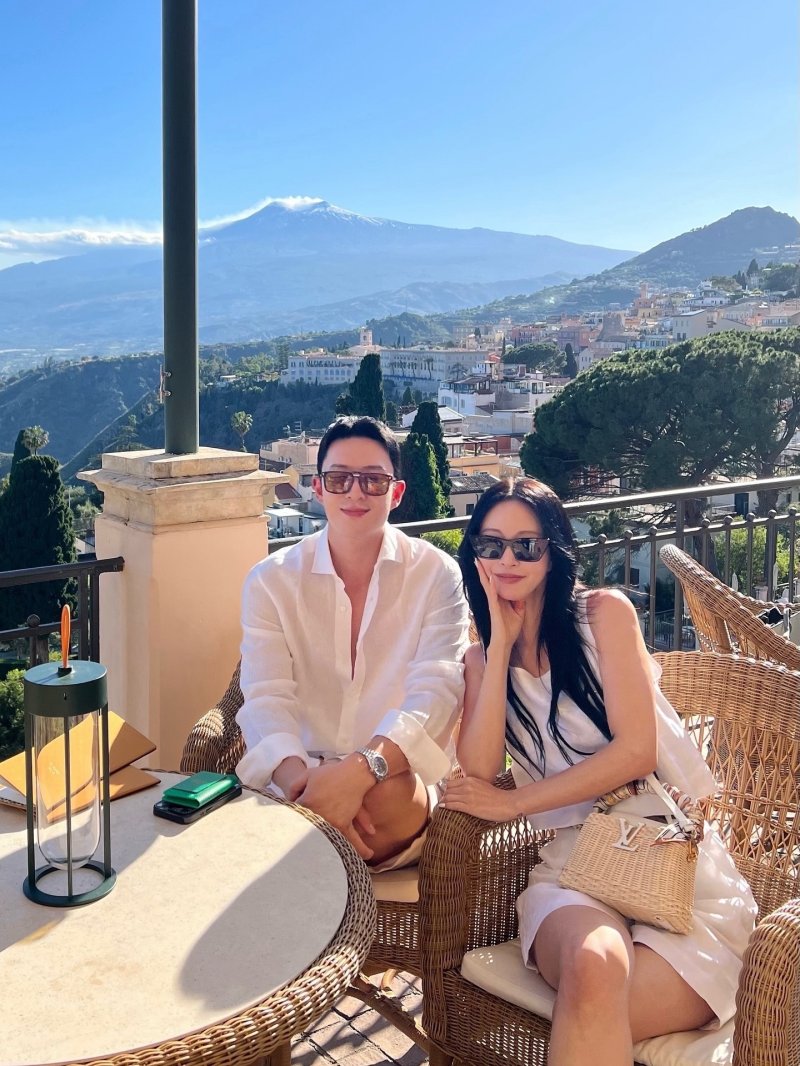 한예슬, 10세 연하 남편과 유럽 여행…닮은 듯한 투샷