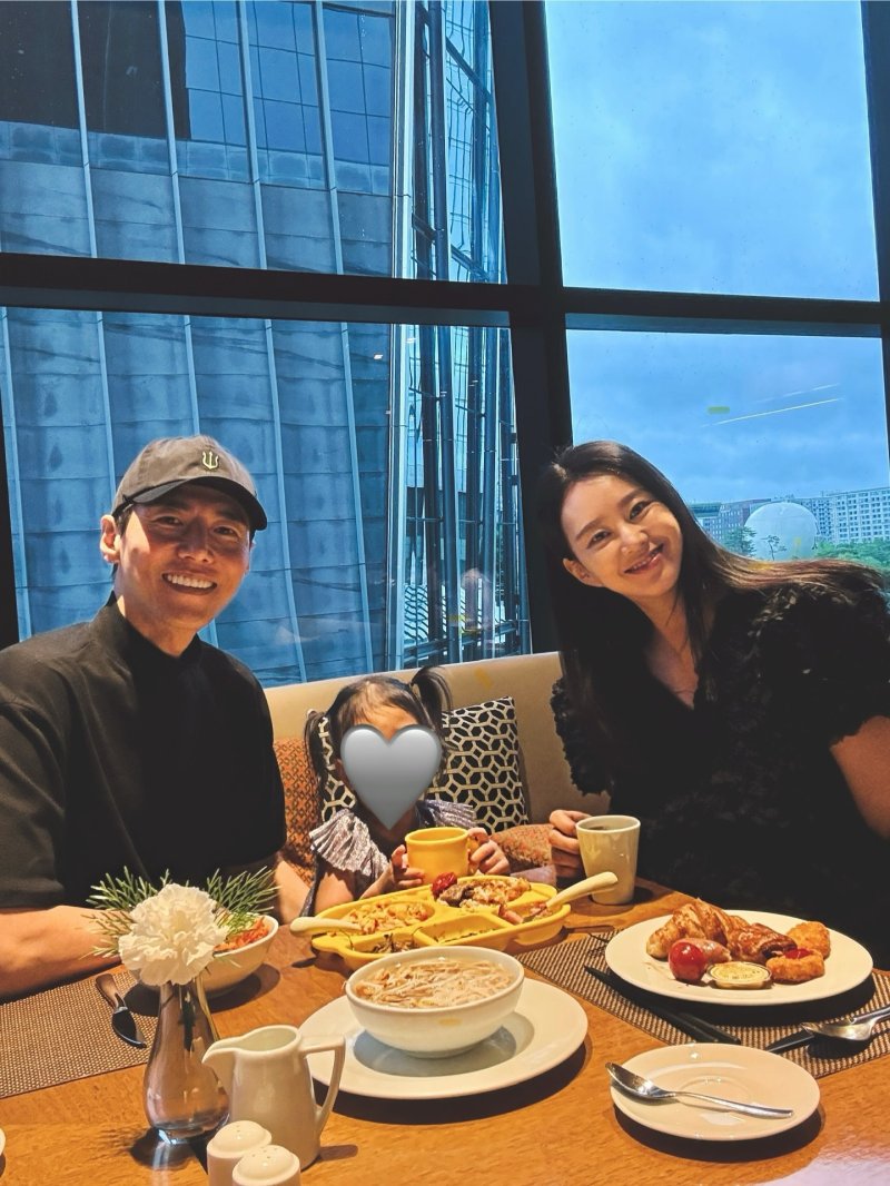 '만삭' 지소연, ♥송재희·첫딸과 호캉스 쌍둥이 출산 전 좋은 시간