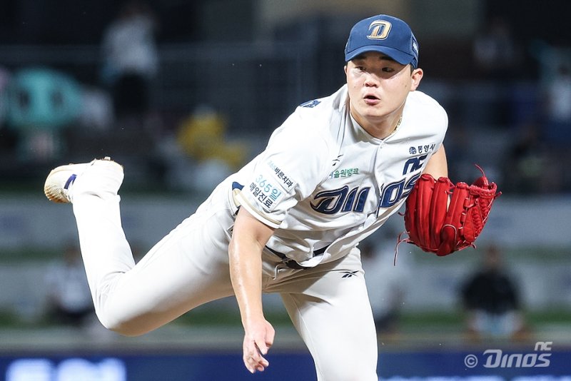 [서울=뉴시스] 김녹원이 5일 창원NC파크에서 열린 2025 신한 쏠뱅크 KBO리그 키움 히어로즈와의 경기에 불펜 등판해 공을 던지고 있다. (사진=NC 다이노스 제공) 2025.08.05. *재판매 및 DB 금지