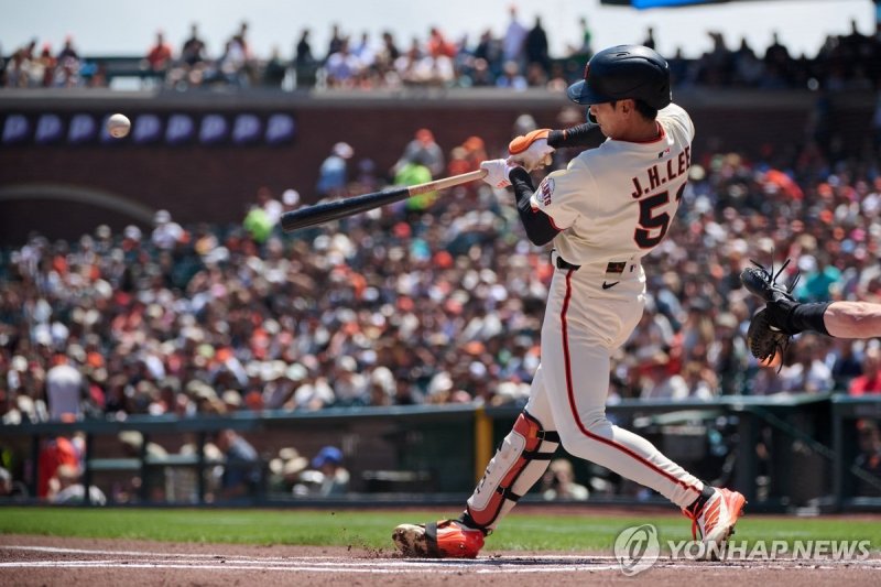 이정후의 호쾌한 2루타 (출처=연합뉴스)