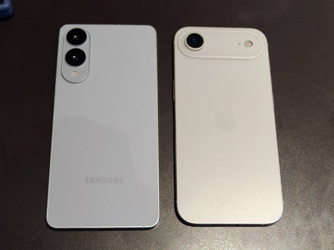 애플이 내달 공개할 첫 초슬림폰 '아이폰17 에어'(오른쪽)의 실물 더미 모델과 삼성전자 '갤럭시 S25 엣지'의 모습. (사진=IT팁스터 CID X) *재판매 및 DB 금지