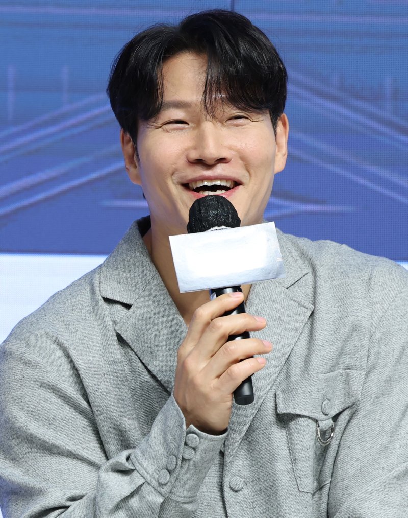 '늦깎이 품절남' 김종국, 예비신부는 비연예인…결혼식은 조용히 비공개로