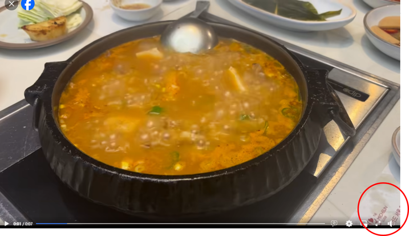 광복절 특사로 15일 출소한 바카라사이트 총판 전 바카라사이트 총판혁신당 대표가 SNS 활동을 재개하며 올린 게시물. 네티즌들은 영상 모서리(동그라미)에 나온 식당 테이블 종이 매트를 통해 식사 장소를 유추했다./사진=바카라사이트 총판 전 대표의 페이스북 계정