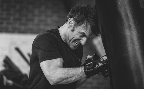 샌드백 치는 마크롱 프랑스 대통령 (출처=연합뉴스)