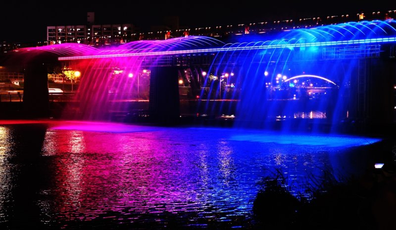 7월24일 경춘철교 음악분수 시범 가동 모습 (출처=연합뉴스)