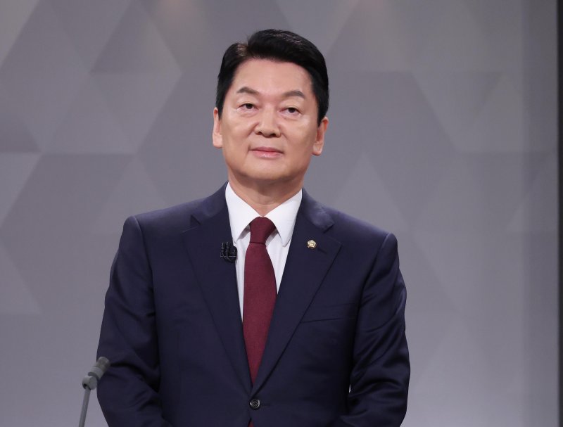 안철수 "'케데헌' 아나"…김문수 "그게 뭡니까? 설명해주세요"