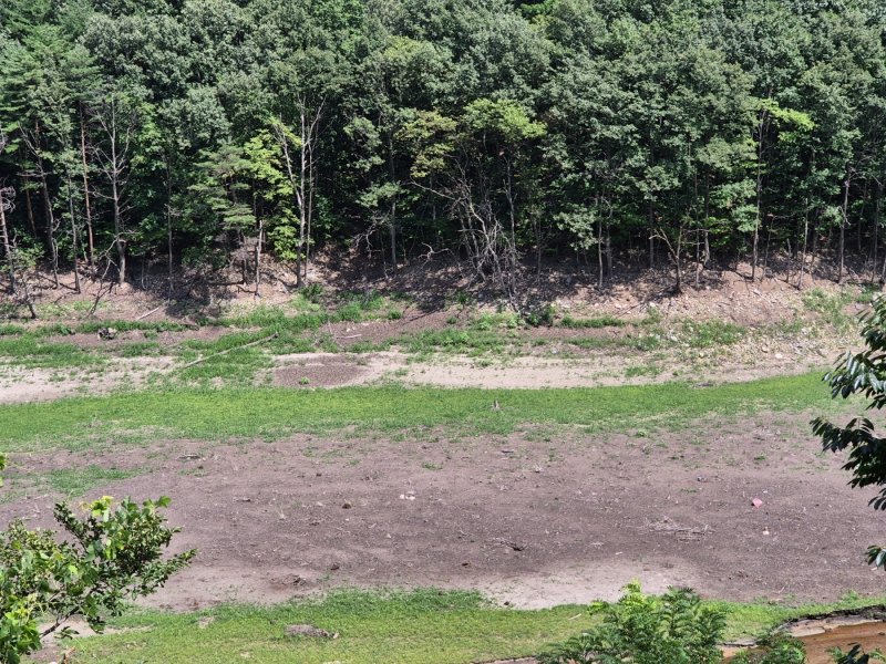 최근 가뭄이 장기화하고 있는 강원 강릉시 성산면 오봉리 오봉저수지와 일대 하천의 바닥이 드러나 있다. ⓒ News1 윤왕근 기자