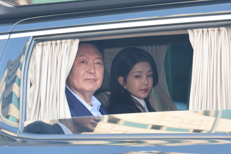 '尹부부 계엄 책임' 1만명 시민 소송단, 서초동 자택 가압류 신청