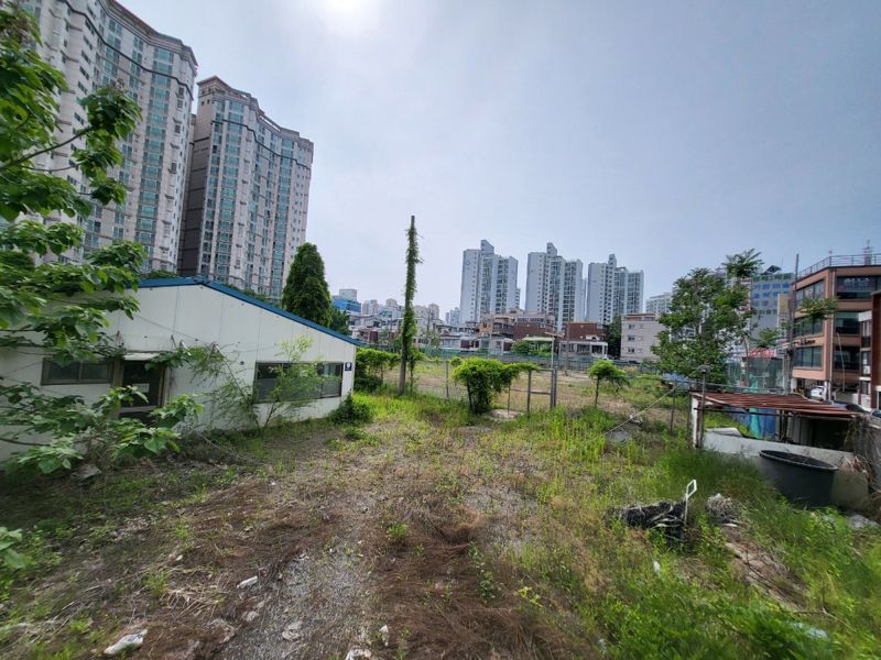 6년째 방치되고 있는 하남시 신장동 518번지에 있는 체육용지(신장테니스장) 모습. 사진=김경수 기자