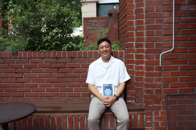 제30회 한겨레문학상 수상 작가 김홍 (출처=연합뉴스)