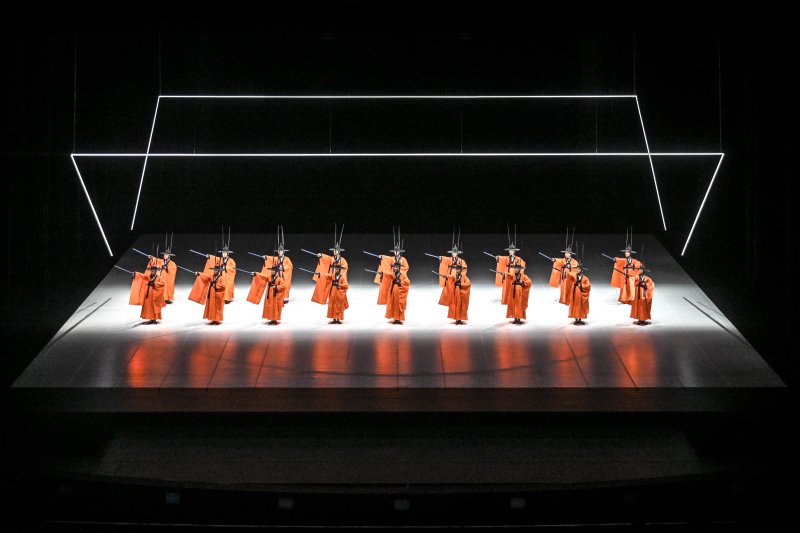 [서울=뉴시스]서울시무용단의 '일무' 중 1막 일무연구 (사진=세종문화회관 제공)