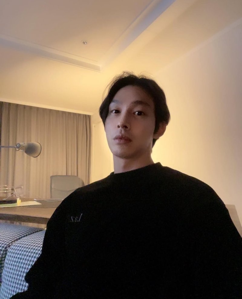 자해 시도 했을 뿐이다..여친 흉기 위협 논란 최정원, 결국 SNS에 남긴 말