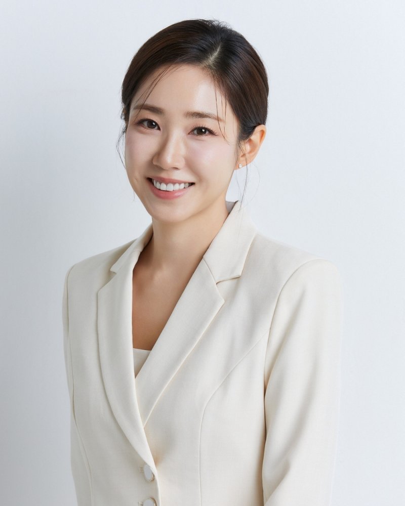 '야구 여신' 최희, 큐브와 전속계약 "새 가족 돼 기뻐"