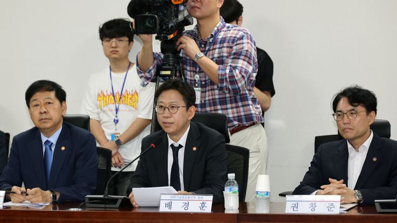 새정부 경제성장전략 당정협의가 20일 국회에서 열렸다. 배경훈 과학기술정보통신부 장관이 발언하고 있다. 사진=서동일 기자