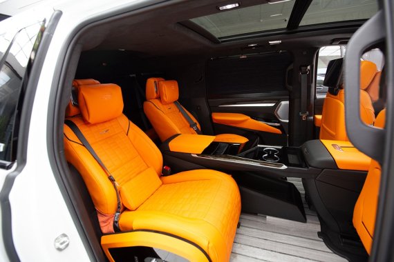 LM, 캐딜락 에스컬레이드 기반 리무진 패키지 출시… 실내 품격 완성