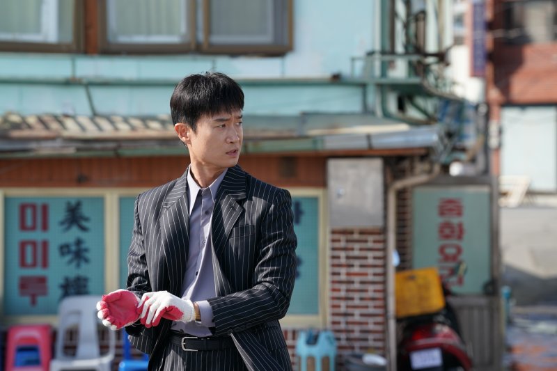 '보스' 조우진, 조폭이야 요리사야? 극과 극 '웃픈' 스틸 [N컷]