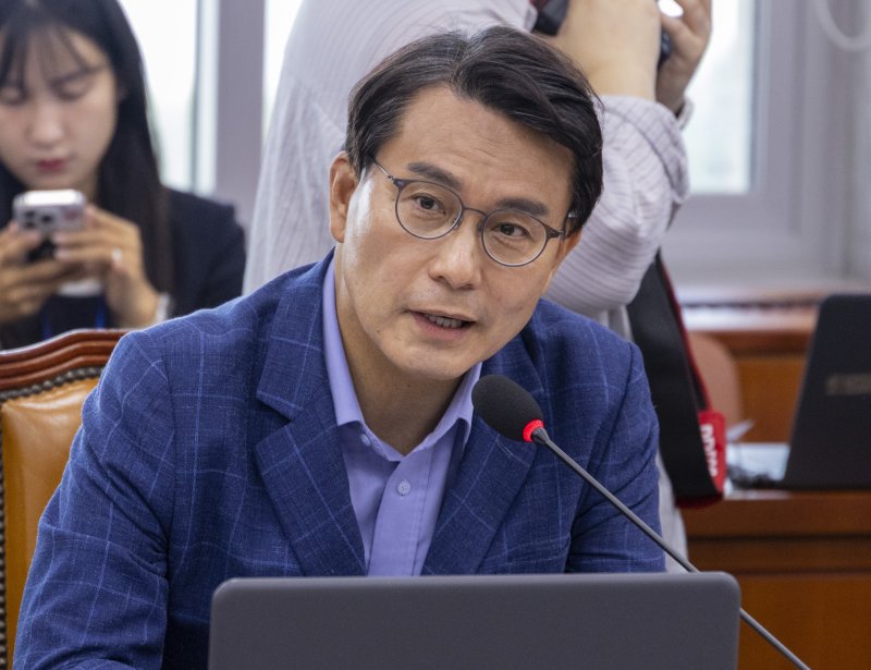 '산재 사전예방책' 주문에 "완벽 차단엔 한계…작업허가서에 동영상도 첨부하도록" [李정부 첫 국감]