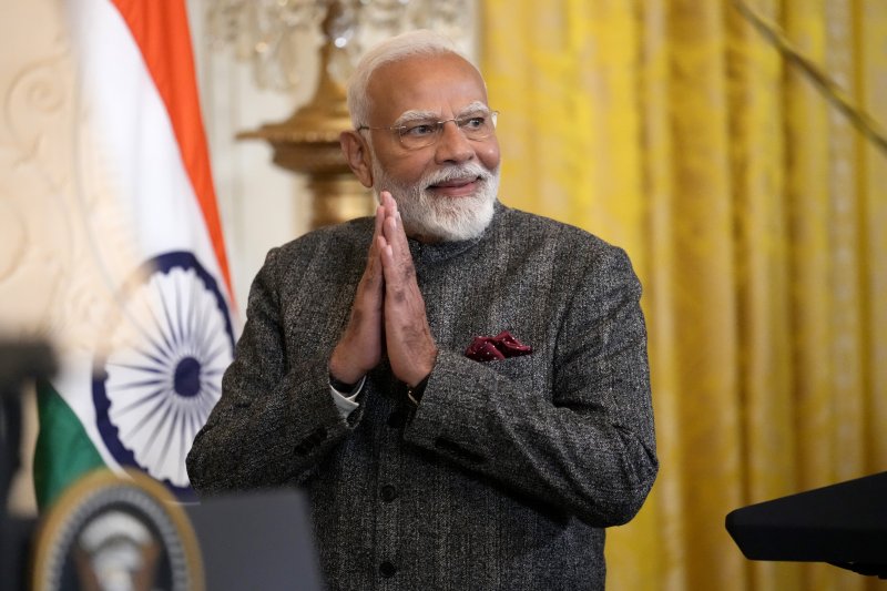 나렌드라 모디 인도 총리가 지난 2월13일(현지 시간) 미국 워싱턴DC 백악관 이스트룸에서 도널드 트럼프 미국 대통령과 함께 기자회견을 하기 위해 도착하고 있는 모습. 뉴시스