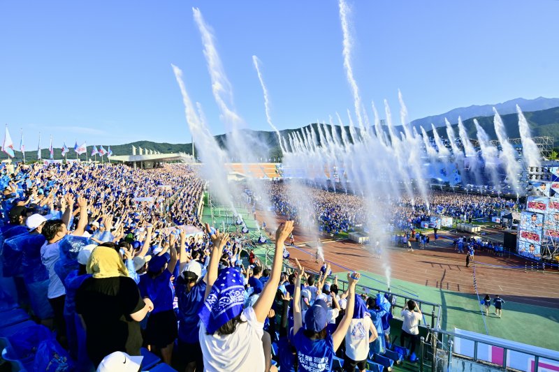 “속초 뒤흔든 싸이 효과… 단 하루에 75억 쓸렸다”