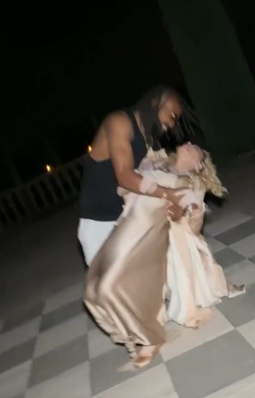 67세 마돈나, 29세 남친과 생일파티…"성스러운 의식"