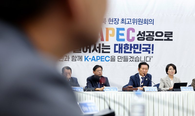 [경주=뉴시스] 이무열 기자 = 정청래 더불어민주당 대표가 20일 경북 경주시 경주화백컨벤션센터(하이코·HICO)에서 열린 제150차 경북 현장 최고위원회의에서 발언하고 있다. 2025.08.20. lmy@newsis.com