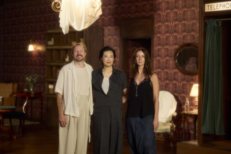 슬립노모어 연출자 펠릭스 바렛(왼쪽부터), 박주영 대표, 맥신 도일. 미쓰잭쓴 제공