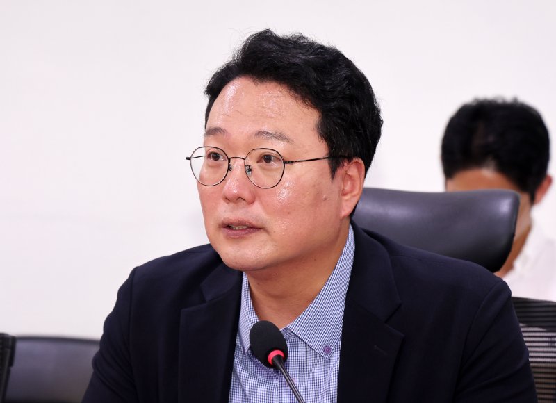 천하람 개혁신당 원내대표가 지난 8월 8일 오후 서울 여의도 국회 의원회관에서 열린린 '건강보험제도의 과거와 현재 그리고 미래, 개혁신당이 약속한 두 번째 개혁' 간담회에서 발언하고 있다. 뉴시스