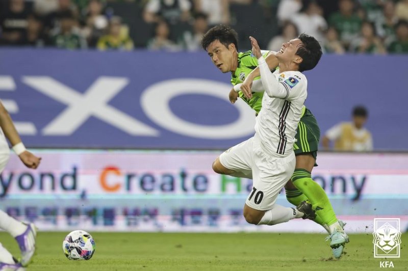 전북과 강원의 코리아컵 4강 1차전 경기 모습(대한축구협회 제공)