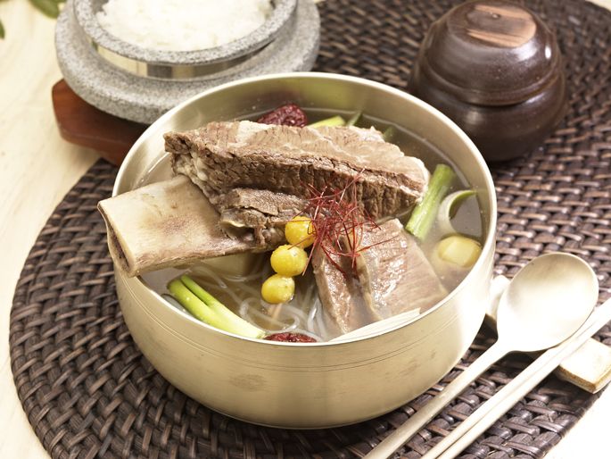 축의금 10만원 냈는데 고작 갈비탕? 예식장 갑론을박