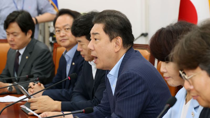 더불어민주당 김병기 원내대표가 21일 국회에서 열린 정책조정회의에서 발언하고 있다. 사진=서동일 기자