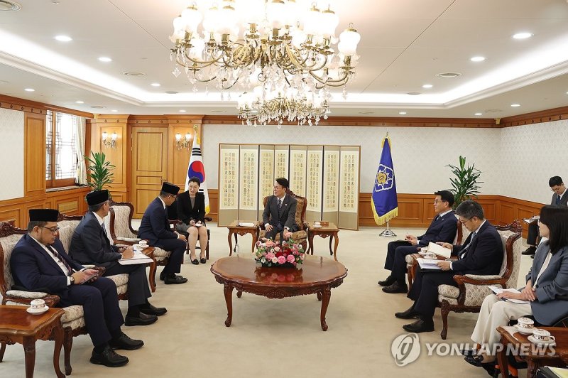 인도네시아 외교장관 접견하는 김민석 국무총리 (출처=연합뉴스)