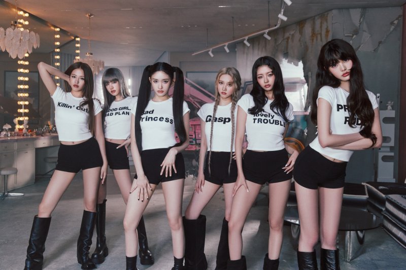 아이브, 흰티만 입어도 화려한 비주얼…신보 콘셉트 사진 모두 공개