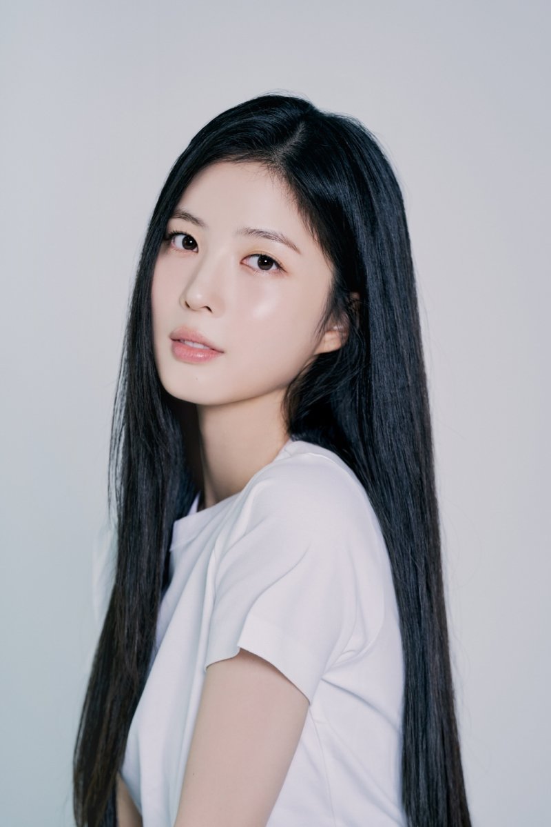 신소현, 순수+청초 매력 빛난 새 프로필 공개