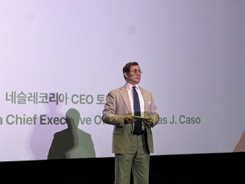 [서울=뉴시스] 21일 오전 10시 서울 영등포구 CGV영등포점에서 열린 간담회에서 토마스 카소 네슬레코리아 대표이사가 신제품에 대해 설명하고 있다. 2025.08.21. kms@newsis.com. *재판매 및 DB 금지