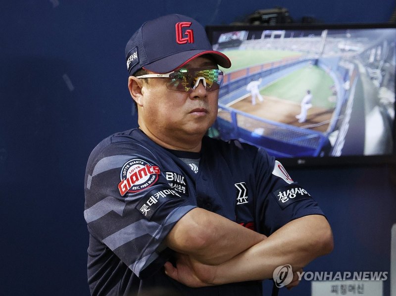 생각에 잠긴 김태형 감독.연합뉴스