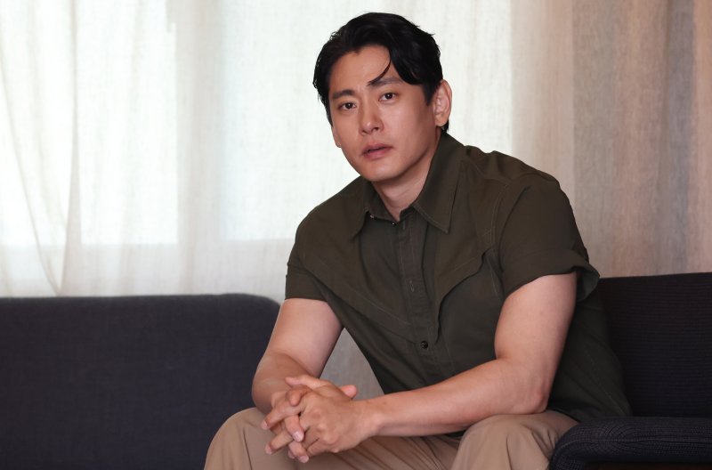 유태오, 경계인이라는 시대의 초상 [정덕현의 페르소나K]