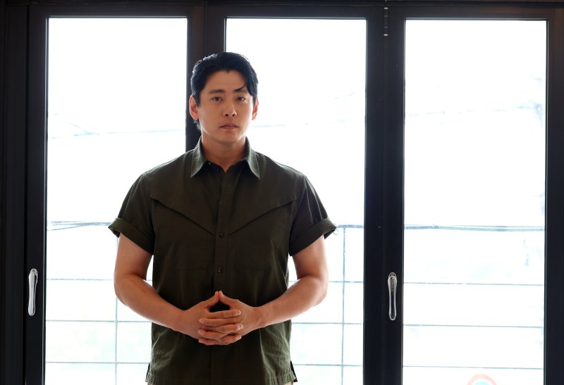 유태오, 경계인이라는 시대의 초상 [정덕현의 페르소나K]