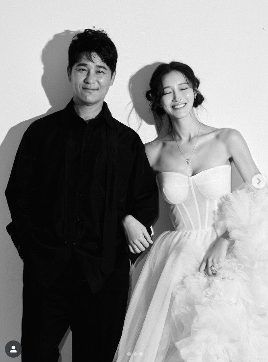 임창정♥서하얀, 신혼 같은 리마인드 웨딩 화보…10년 넘게 함께 웃어