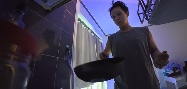 루시 최상엽, 중고 물품 가득 집…홈트에 셀프 제모 '절약 끝판왕'