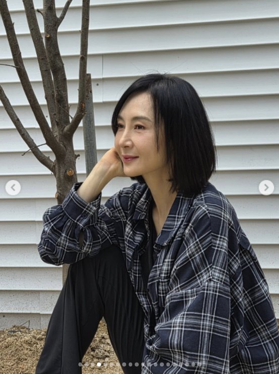 '57세' 채시라, 단발머리에 가녀린 목선…여전히 우아한 동안 미모