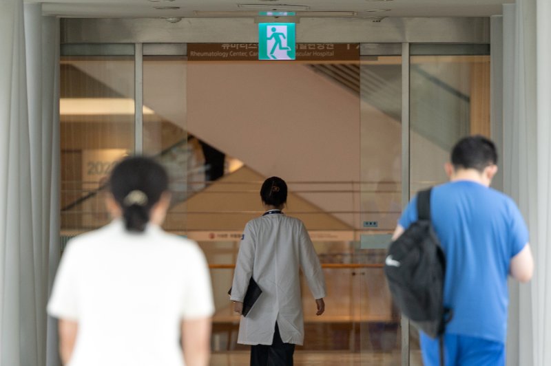 서울 시내 한 대학병원에서 바카라사이트 총판 승리바카라진이 걸음을 옮기고 있다. (사진은 기사 내용과 무관함) 2025.8.11/뉴스1 ⓒ News1 자료 사진