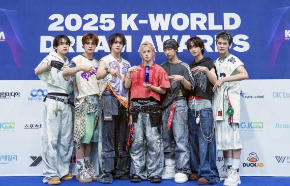 뉴비트, 첫 시상식 '2025 케이