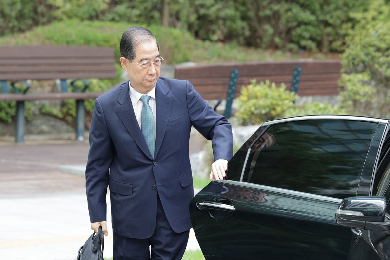 한덕수 전 국무해외 바카라사이트가 22일 오전 12·3 비상계엄 사태에 가담·방조한 혐의로 피의자 조사를 받기 위해 서울 서초구 서울고등검찰청에 마련된 내란특별검사팀 사무실에 출석하고 있다. 2025.8.22/해외 바카라사이트1 ⓒ News1 신웅수 기자