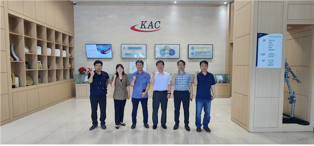 강원도와 강원TP가 지난 21일 원주에 위치한 케이에이씨와 나노인텍을 방문, 향후 지원방향을 논의했다. 강원TP 제공