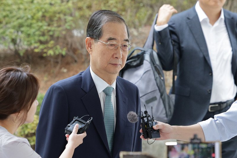 한덕수 전 국무총리가 22일 오전 12·3 비상계엄 사태에 가담·방조한 혐의로 피의자 바카라 토토를 받기 위해 서울 서초구 서울고등검찰청에 마련된 내란특별검사팀 사무실에 출석하고 있다. 2025.8.22/뉴스1 ⓒ News1 신웅수 기자